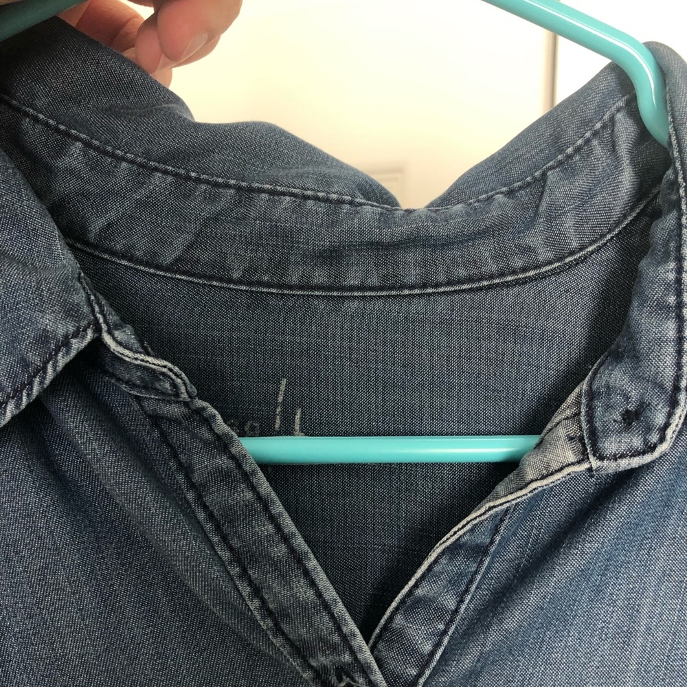 GAP chambray button down - Picture 2 of 6